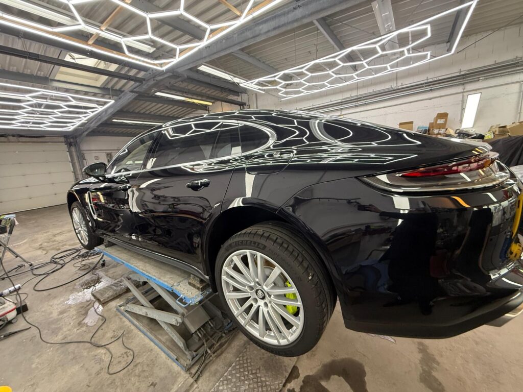 Vorher-Nachher Vergleich einer Auto Unfall Reparatur und Karosserieschaden Reparatur in Pulheim